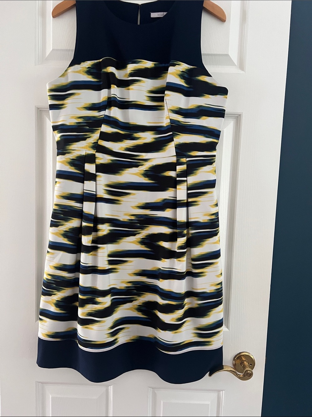 Carmen Marc Valvo Black, White & Yellow Wave-Print Sleeveless knee-length Dress
